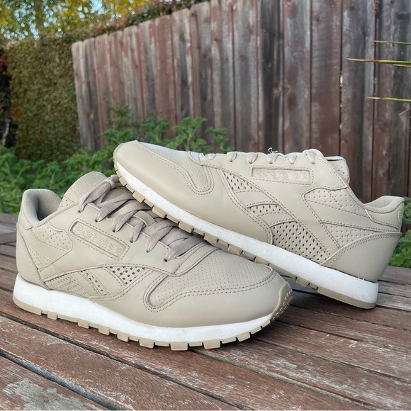 [SOLD] ✨Near New✨ Reebok Classic Leather Sneakers W8.5 / M7 / EU39 - Light Sand - Picture 4 of 12